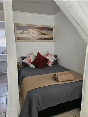 a bedroom with a bed in a room at Escape Root in Caledon
