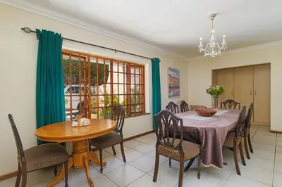 a dining room with a table and chairs at Dolliwarie Guesthouse in Panorama
