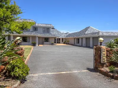a driveway in front of a house at Sandbaai Country House in Hermanus