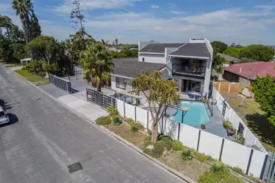 an aerial view of a house with a swimming pool at Mauya Guesthouse in Kuilsrivier