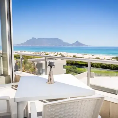 Luxury Private Beachfront 2 bedroom Dolphin Apartment