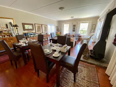 a dining room with a table and chairs at Mountainview Guesthouse in Cape Town