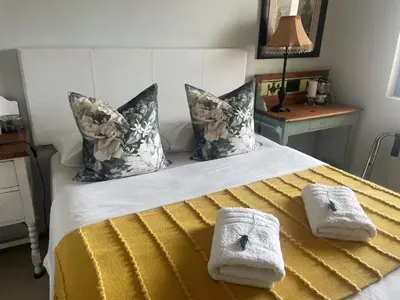 Gallery image of Eugenie's Place, Ocean View Apartments in Cape Town