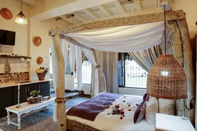 Gallery image of Bedrock Honeymoon Studio En-suite in Cape Town