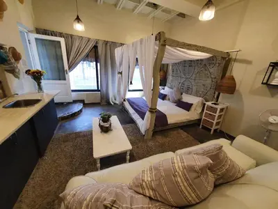 Gallery image of Bedrock Honeymoon Studio En-suite in Cape Town