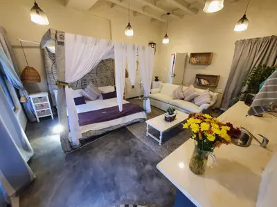 Gallery image of Bedrock Honeymoon Studio En-suite in Cape Town