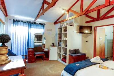Gallery image of Strand Honeymoon Suite Studio in Cape Town