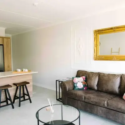 Bright and airy Parisian Gem close to the beach