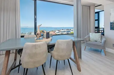 Gallery image of Marine Court 5 by BACK IN TOWN - 2Bedroom Ocean-facing Apt in Hermanus Centre in Hermanus