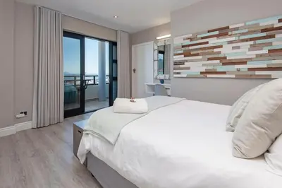 Gallery image of Marine Court 5 by BACK IN TOWN - 2Bedroom Ocean-facing Apt in Hermanus Centre in Hermanus