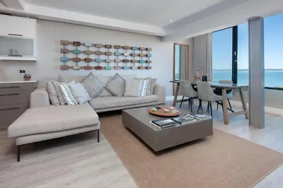 Gallery image of Marine Court 5 by BACK IN TOWN - 2Bedroom Ocean-facing Apt in Hermanus Centre in Hermanus