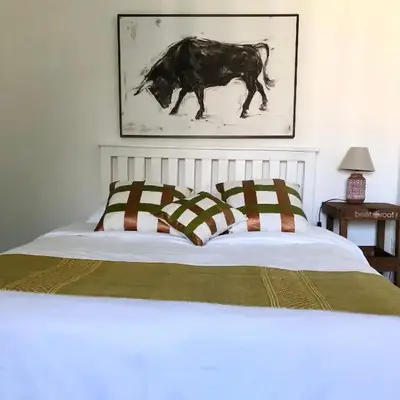 Bird Song Cottage - Table View