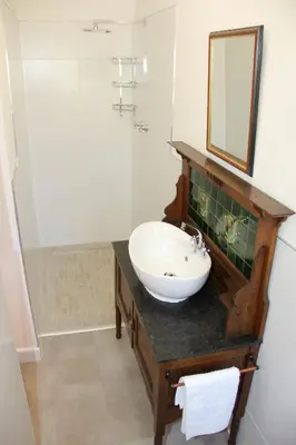 a bathroom with a sink and a mirror at Die Kelderhuis in Breerivier