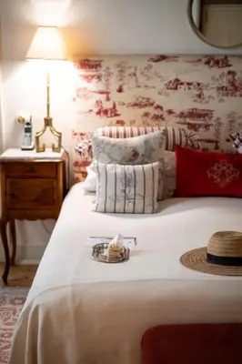 a bedroom with a bed with a hat on it at Bartholomeus Klip Farmhouse at Elandsberg Nature Reserve in Hermon