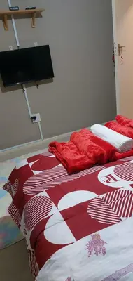 two beds sitting next to each other in a room at Mestil Guesthouse in Cape Town
