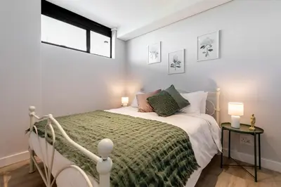 Gallery image of Burmeister 407 -Spacious 1 Bedroom Apartment Across from Ocean in Cape Town