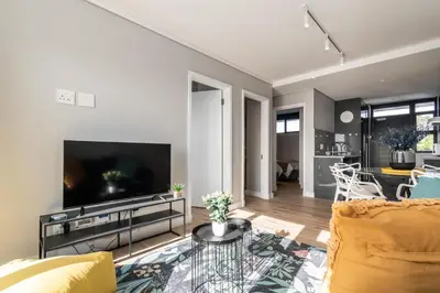 Gallery image of Burmeister 202 - 2 Bedroom Apartment Across from Ocean - Onsite Free Parking in Cape Town