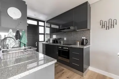 Gallery image of Burmeister 202 - 2 Bedroom Apartment Across from Ocean - Onsite Free Parking in Cape Town
