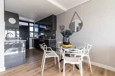 Gallery image of Burmeister 202 - 2 Bedroom Apartment Across from Ocean - Onsite Free Parking in Cape Town