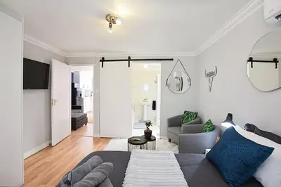 Gallery image of Flatlet 2.1km from Iconic Blaauwberg Beach in Cape Town