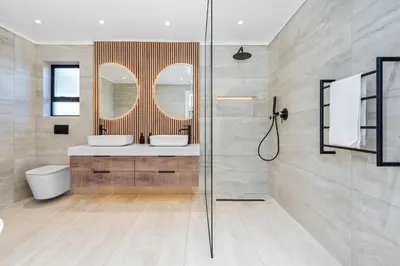a bathroom with two sinks and a shower at Rancho Relaxo in Bloubergstrand